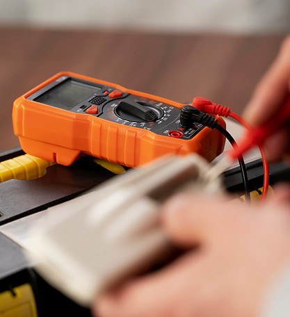 service-maintenance-worker-repairing (1).jpg